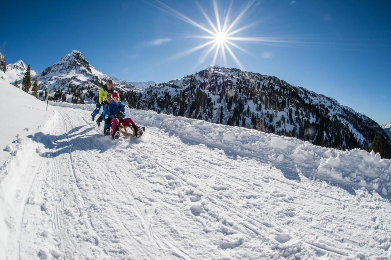 Berghotel Johanneshof Anterselva di Mezzo Luaran gambar